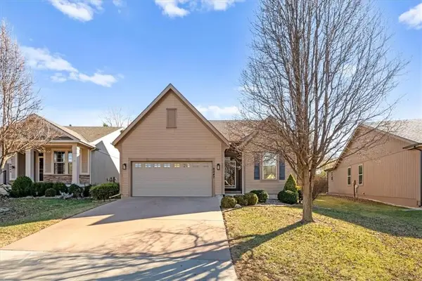 9047 Meadow View Drive, Lenexa, KS 66227