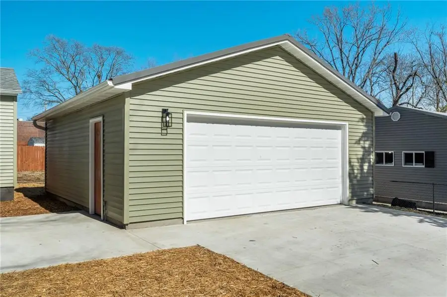 709 Highland Avenue, Chillicothe, MO 64601 - #3