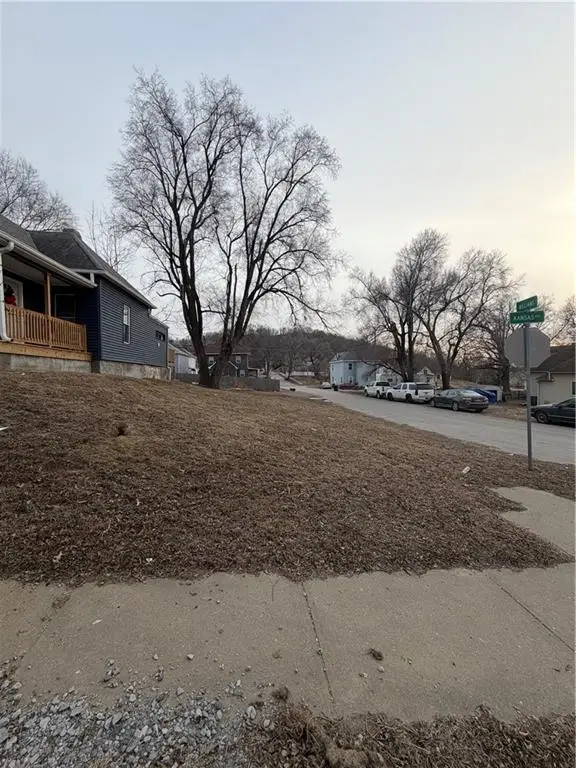 302 E Kansas Street, Saint Joseph, MO 64504 - #1