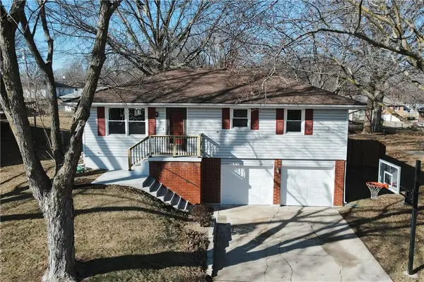 109 NE 1st Street Terrace, Blue Springs, MO 64014