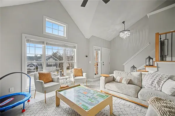 2032 SW British Drive, Lee's Summit, MO 64081