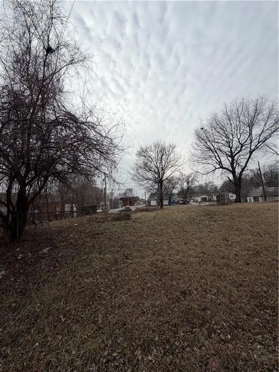 2832 S 19th Street, St Joseph, MO 64503