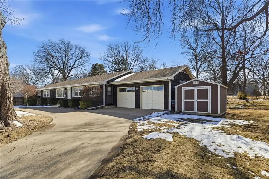 3815 W 73rd Terrace, Prairie Village, KS 66208 - #3