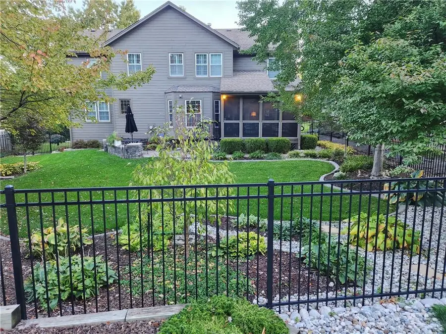 11531 S Northwood Drive, Olathe, KS 66061 - #3