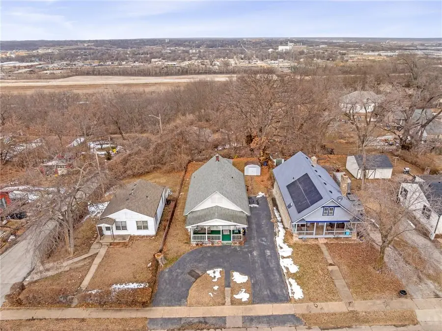 882 Shawnee Road, Kansas City, KS 66103 - #3