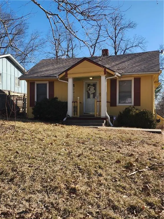 4525 Spruce Avenue, Kansas City, MO 64130