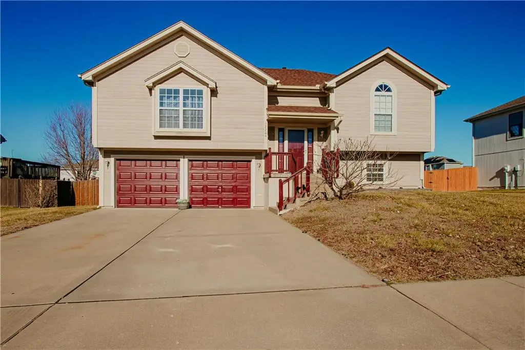 12204 White Oak Street, Peculiar, MO 64078 - Image #1