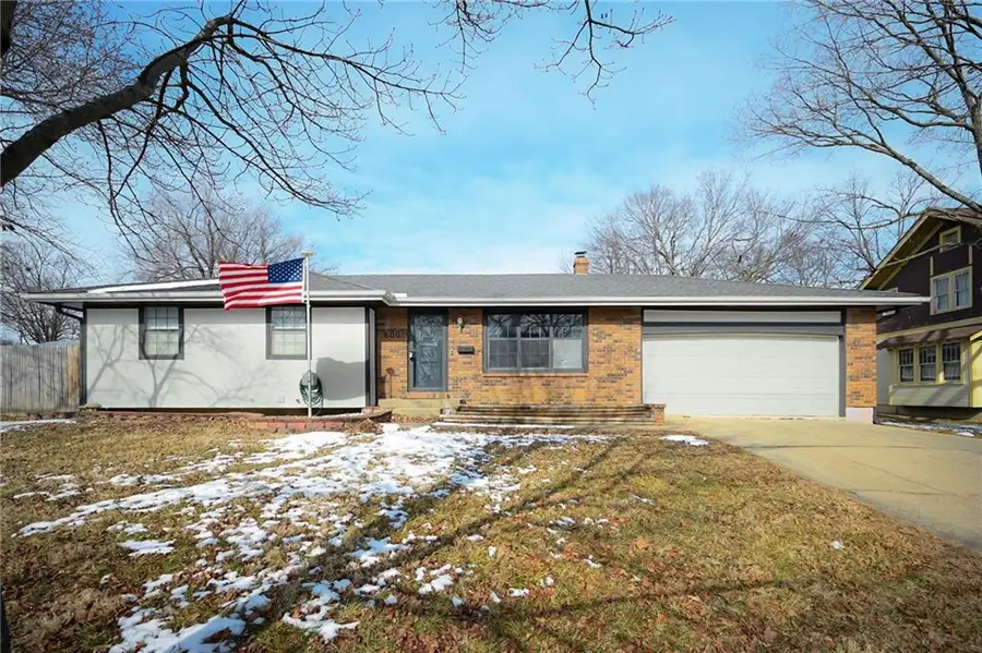 800 E Pearl Street, Harrisonville, MO 64701 - #2