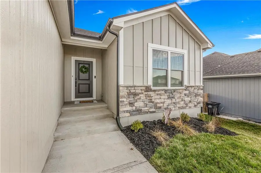 604 SW Meadowood Drive, Grain Valley, MO 64029 - #3