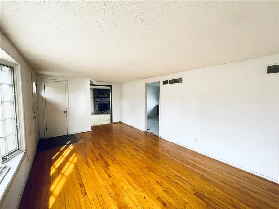 8717 Old Stagecoach Road, Kansas City, MO 64154 - #3