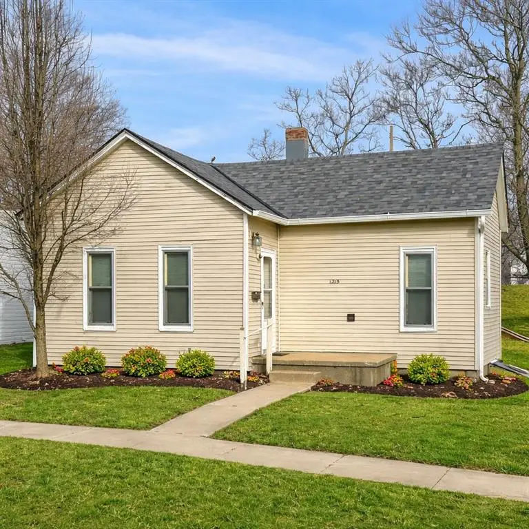 1215 E 4th Street, Maryville, MO 64468 - #1