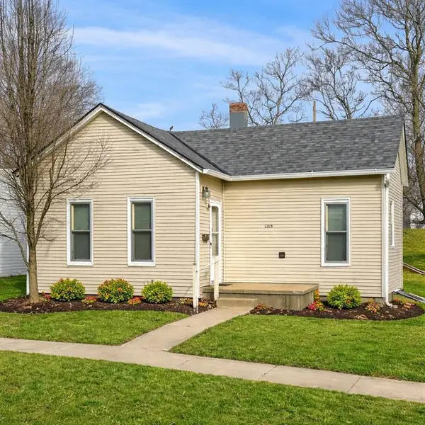 1215 E 4th Street, Maryville, MO 64468