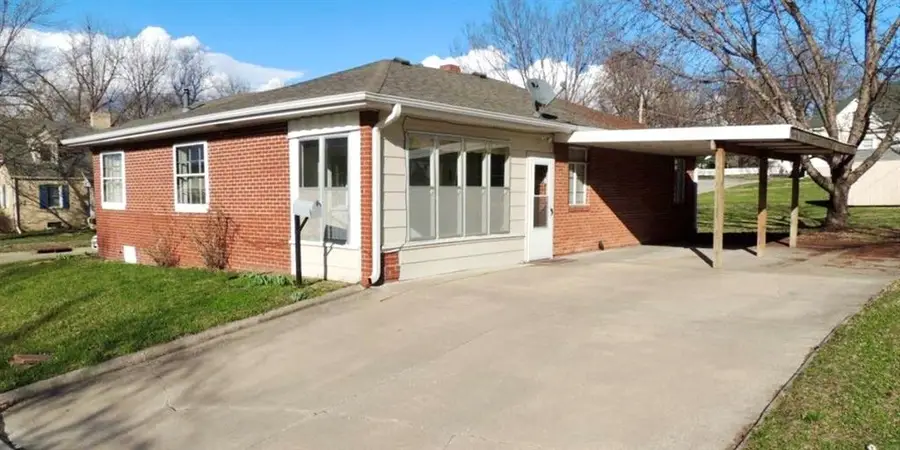 320 W Edwards Street, Maryville, MO 64468 - #2