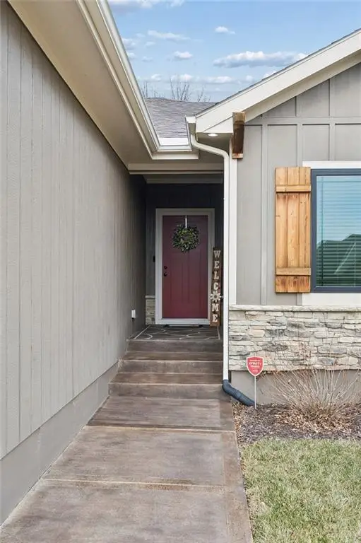 1402 NW Burr Oak Lane, Grain Valley, MO 64029 - #2