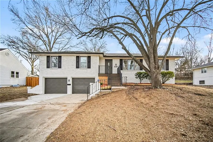 619 E 109th Terrace, Kansas City, MO 64131 - #2