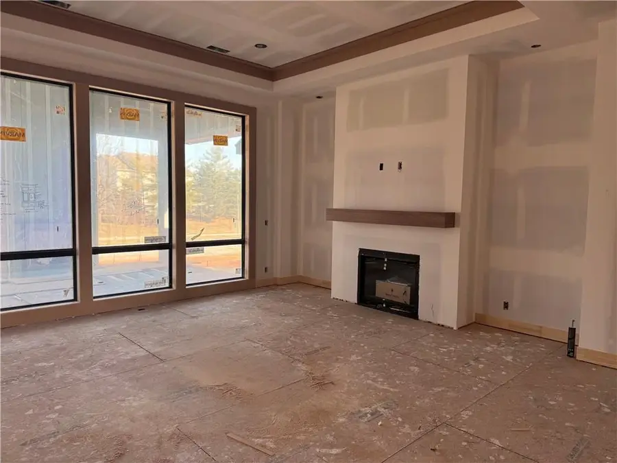 3244 W 133rd Terrace, Leawood, KS 66209 - #3