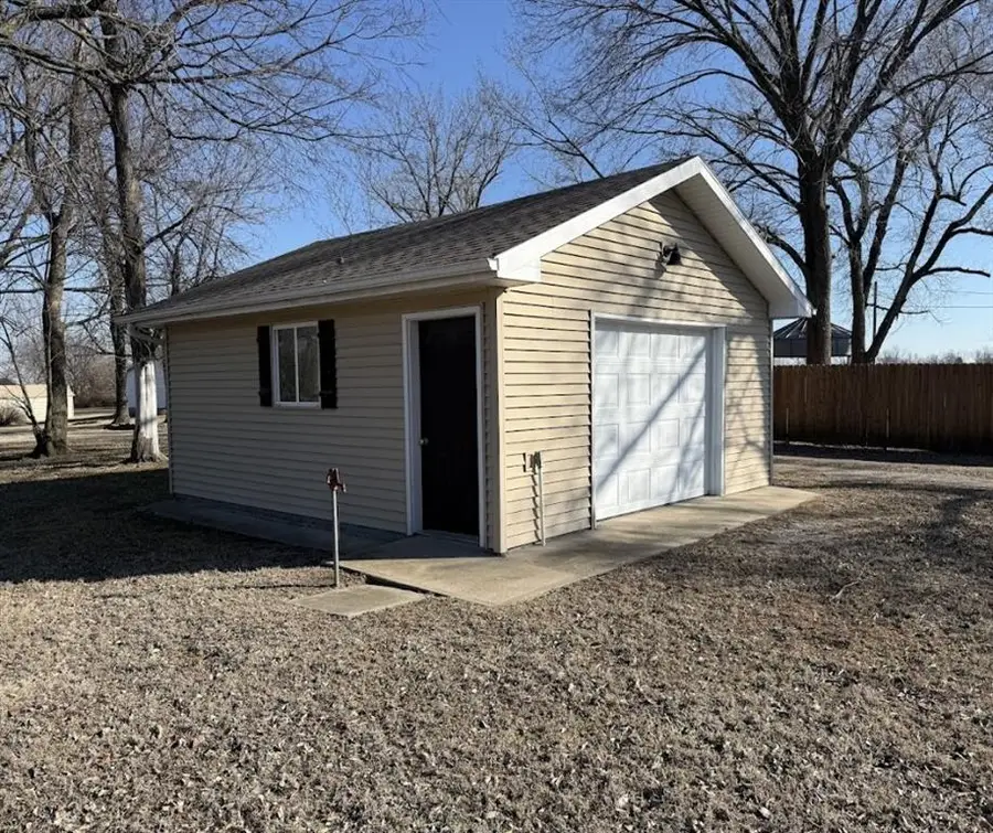 715 E Highland Avenue, Nevada, MO 64772 - #2