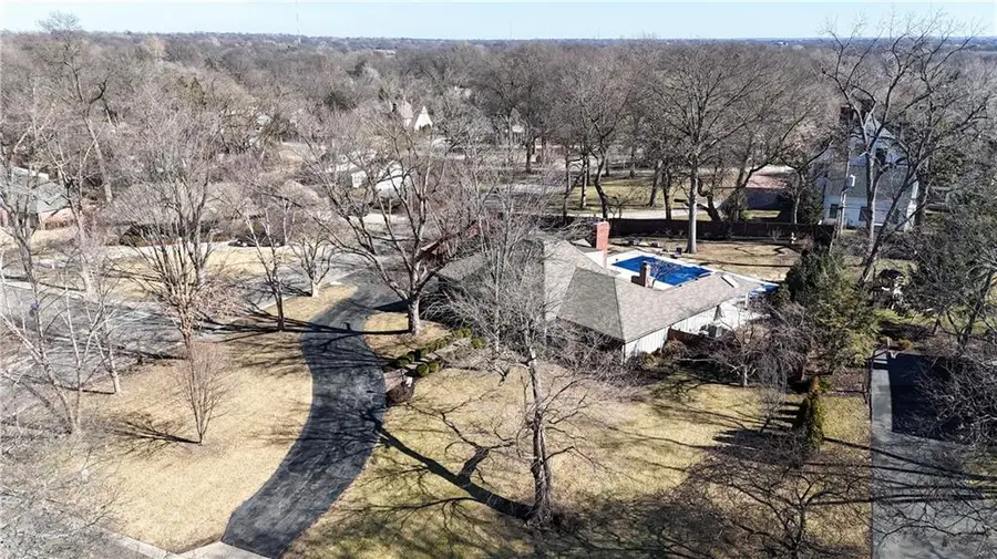 8601 Juniper Lane, Prairie Village, KS 66207 - #2