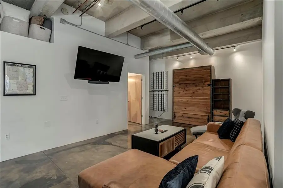 360 W Pershing Unit 230 Road #230, Kansas City, MO 64108 - #2