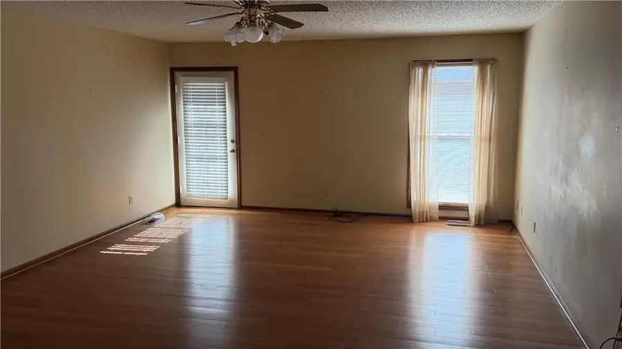 3902 Eastgate Drive, Saint Joseph, MO 64506 - #2