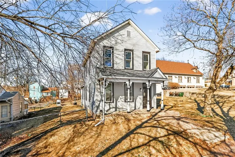 712 Seneca Street, Leavenworth, KS 66048 - #2