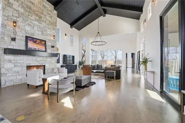 6949 Watson's Country Lane, Parkville, MO 64152