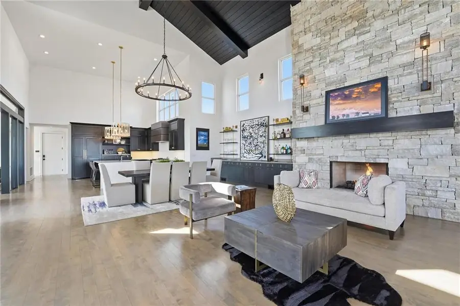 6949 Watson's Country Lane, Parkville, MO 64152 - #2