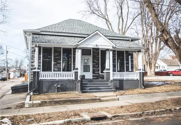 1016 N 11th Street, St Joseph, MO 64501