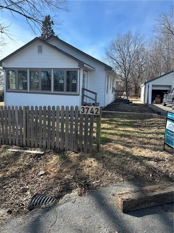 3742 NE Chaumiere Road, Kansas City, MO 64117 - #2