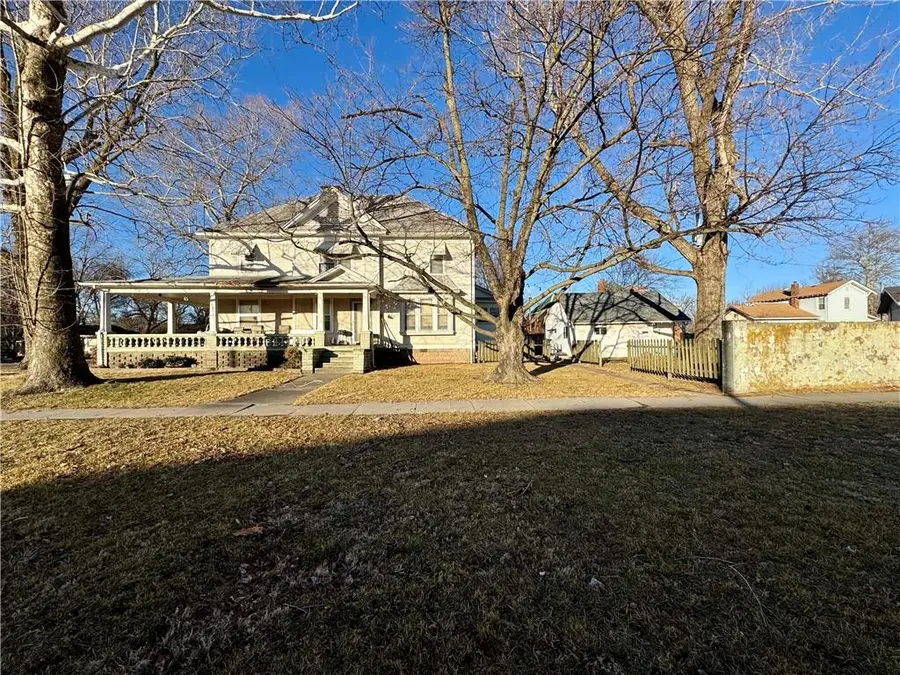 301 W Pine Street, Columbus, KS 66725 - #3