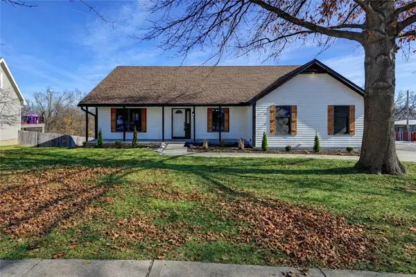 5601 N Flint Ridge Road, Kansas City, MO 64151