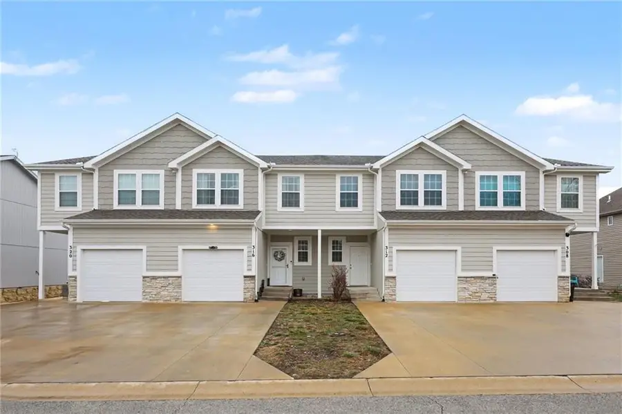 316 N 5th Terrace, Louisburg, KS 66053 - #2