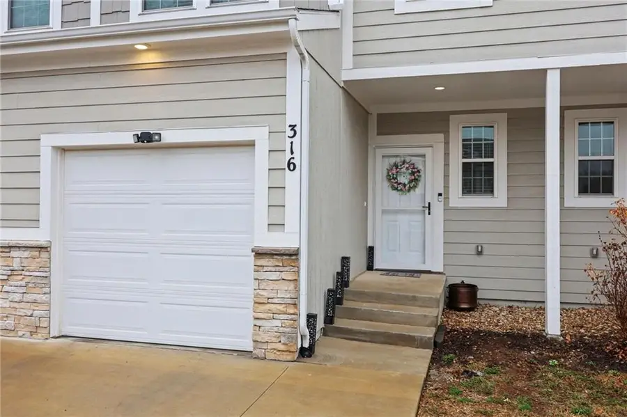 316 N 5th Terrace, Louisburg, KS 66053 - #3