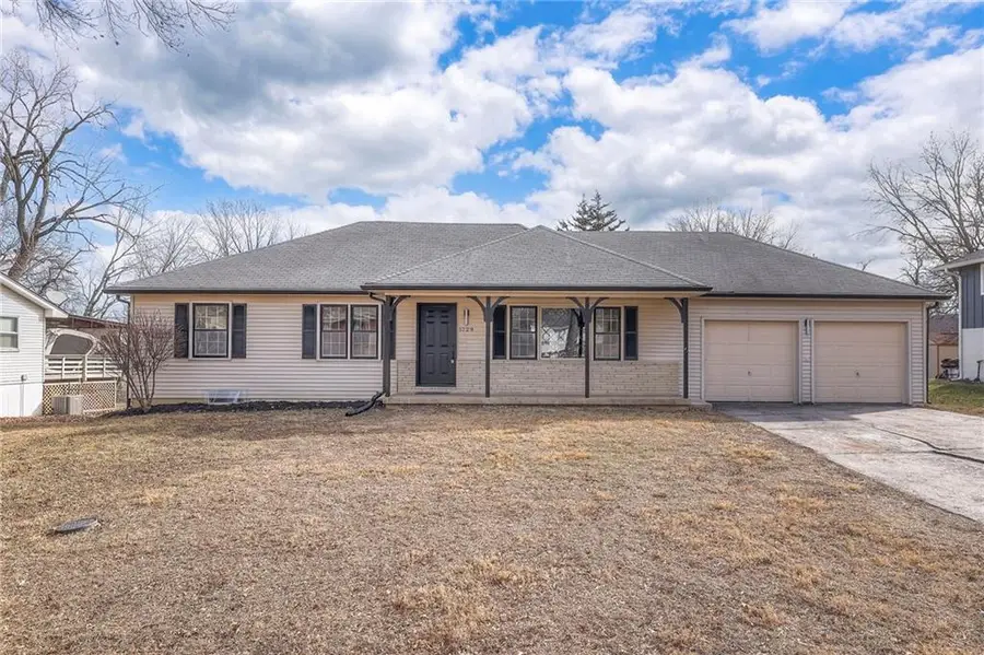 5729 Laurel Avenue, Raytown, MO 64133 - #2