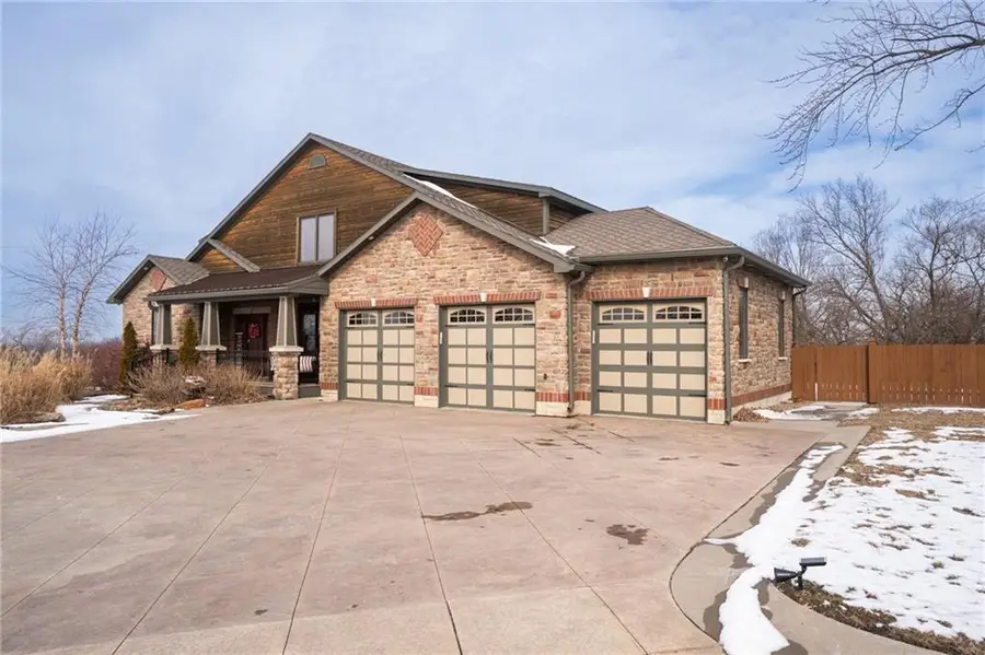 17492 Evans Road, Tonganoxie, KS 66086 - Image #2