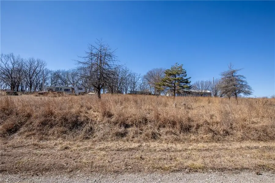 61 N Lakeview Drive, Pleasanton, KS 66075 - #3