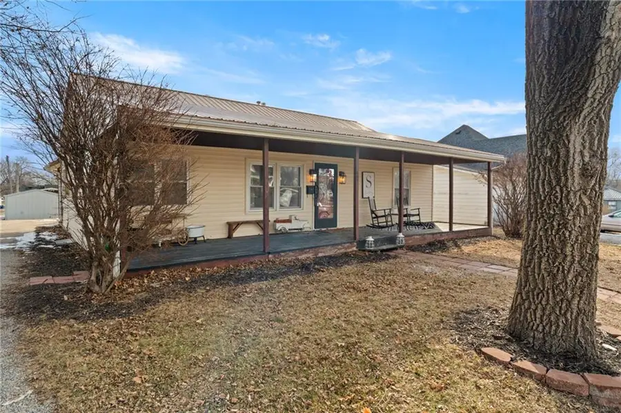 307 S Daviess Street, Gallatin, MO 64640 - #2