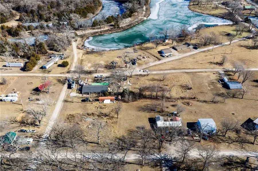 38 N Lakeview Drive, Pleasanton, KS 66075 - Image #2