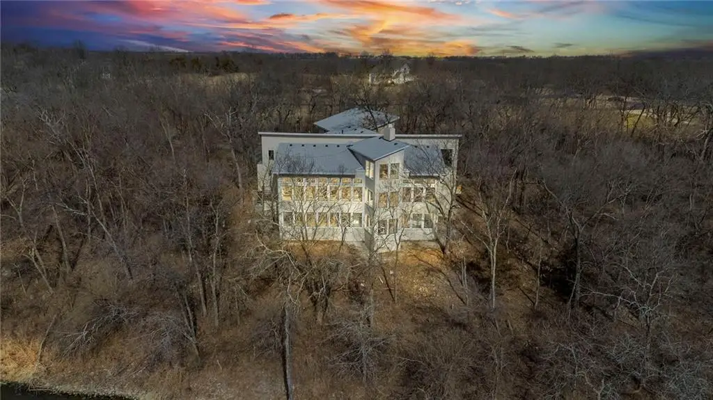 16371 Lake Point Drive, Bonner Springs, KS 66012 - #1