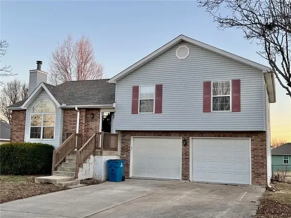 620 Wells Terrace, Odessa, MO 64076