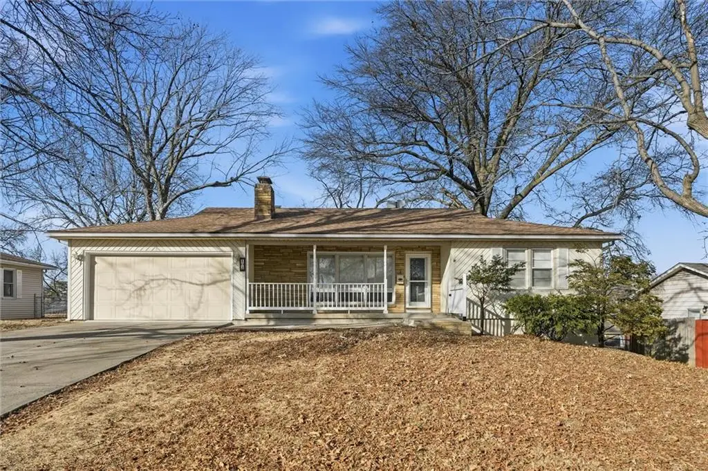 102 NW 65th Street, Gladstone, MO 64118 - Image #1