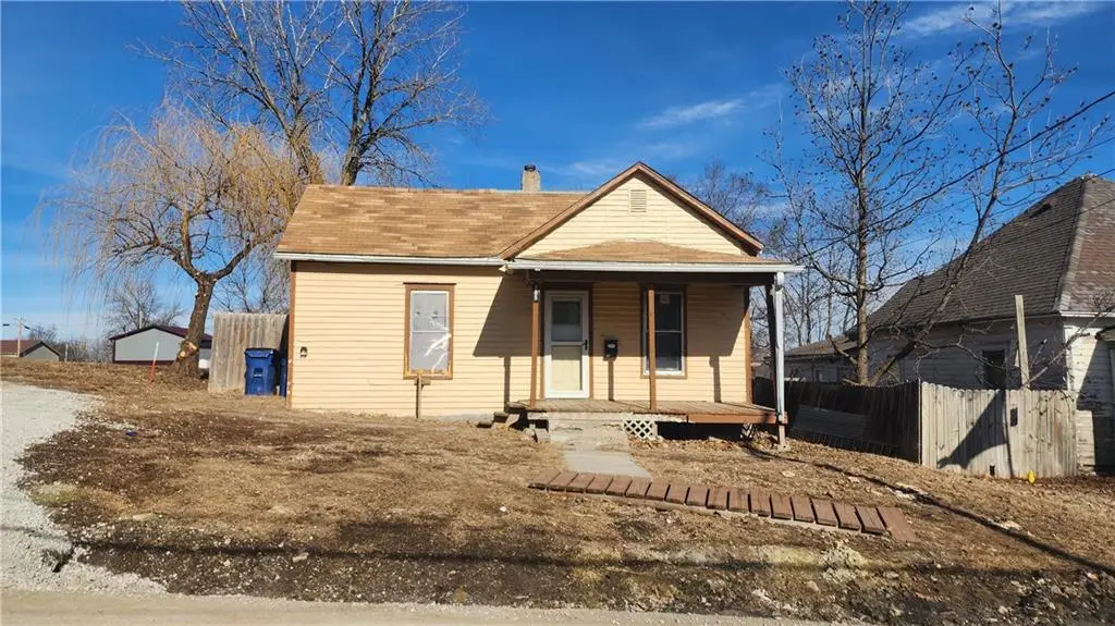 205 W Corrine Street, Gallatin, MO 64640 - #1