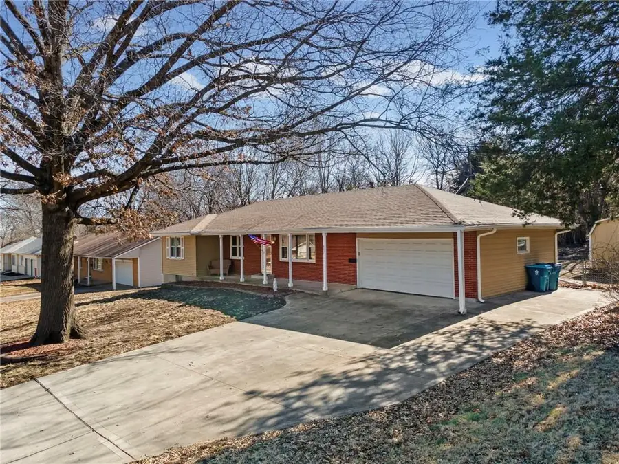 807 NE 60th Terrace, Kansas City, MO 64118 - #2