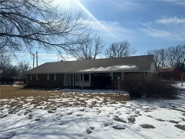220 E 2nd Avenue, Caney, KS 67333