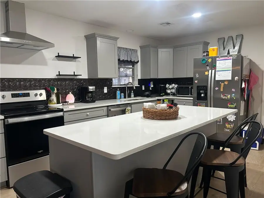 220 E 2nd Avenue, Caney, KS 67333 - #2