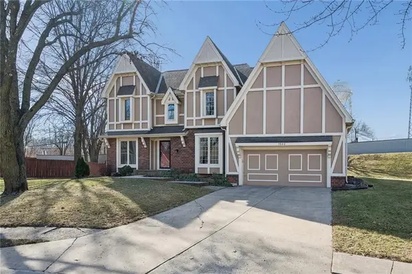 7640 N Lucerne Court, Kansas City, MO 64151