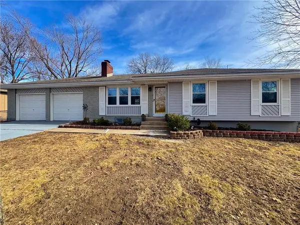 8635 Larsen Street, Overland Park, KS 66214