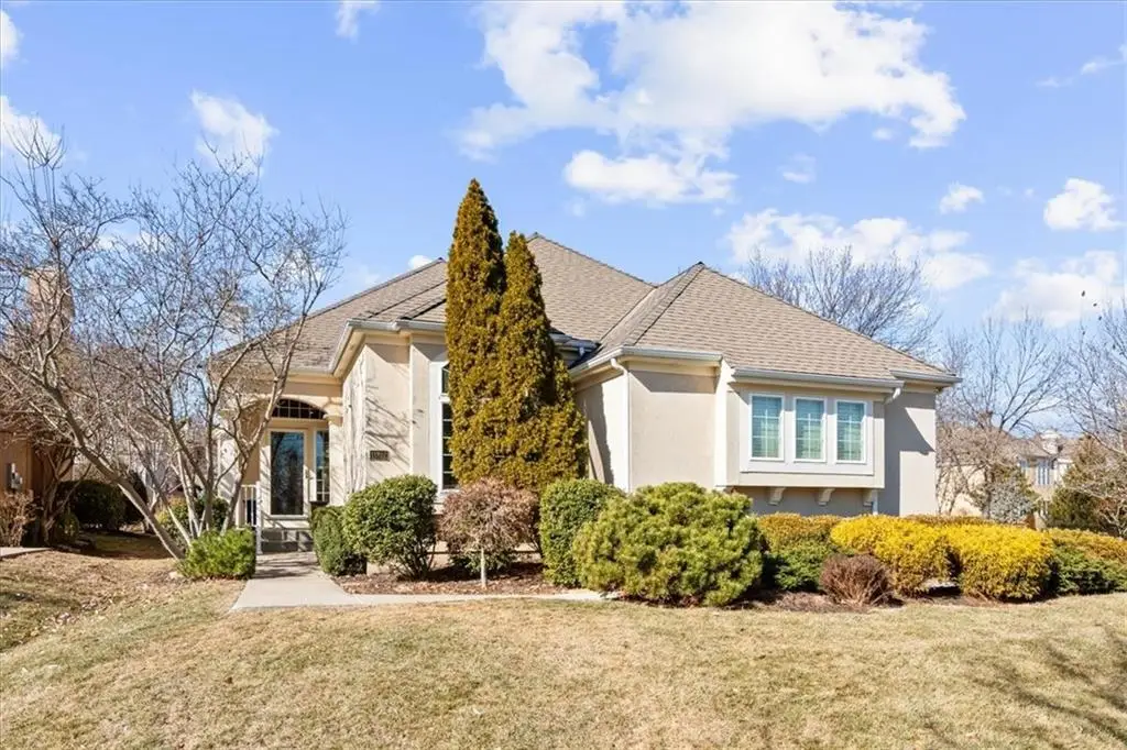 11812 S Carriage Road, Olathe, KS 66062 - #1