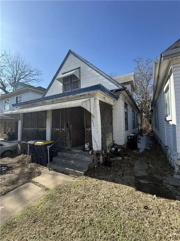 2744 Brooklyn Avenue, Kansas City, MO 64109 - #2