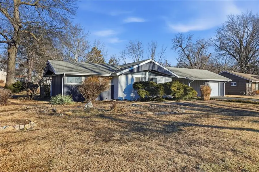 7725 Lamar Avenue, Prairie Village, KS 66208 - #3